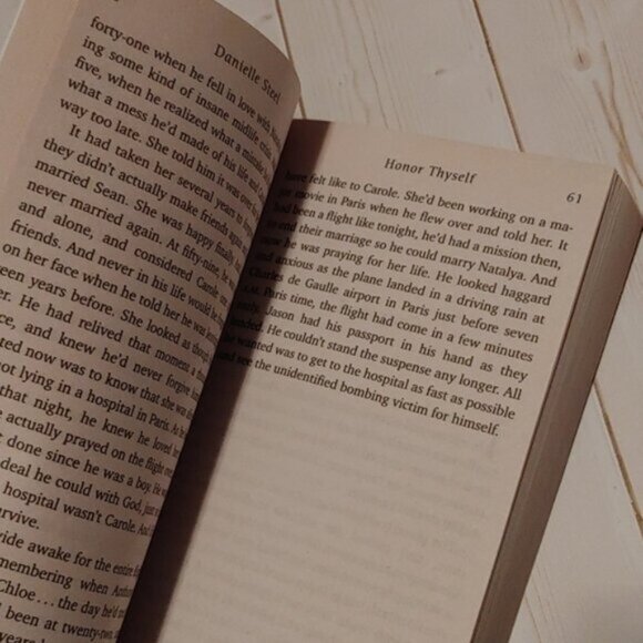 3/$13 Honor Thyself By Danielle Steel Adult Fiction Novel Paperback Book - Picture 2 of 4